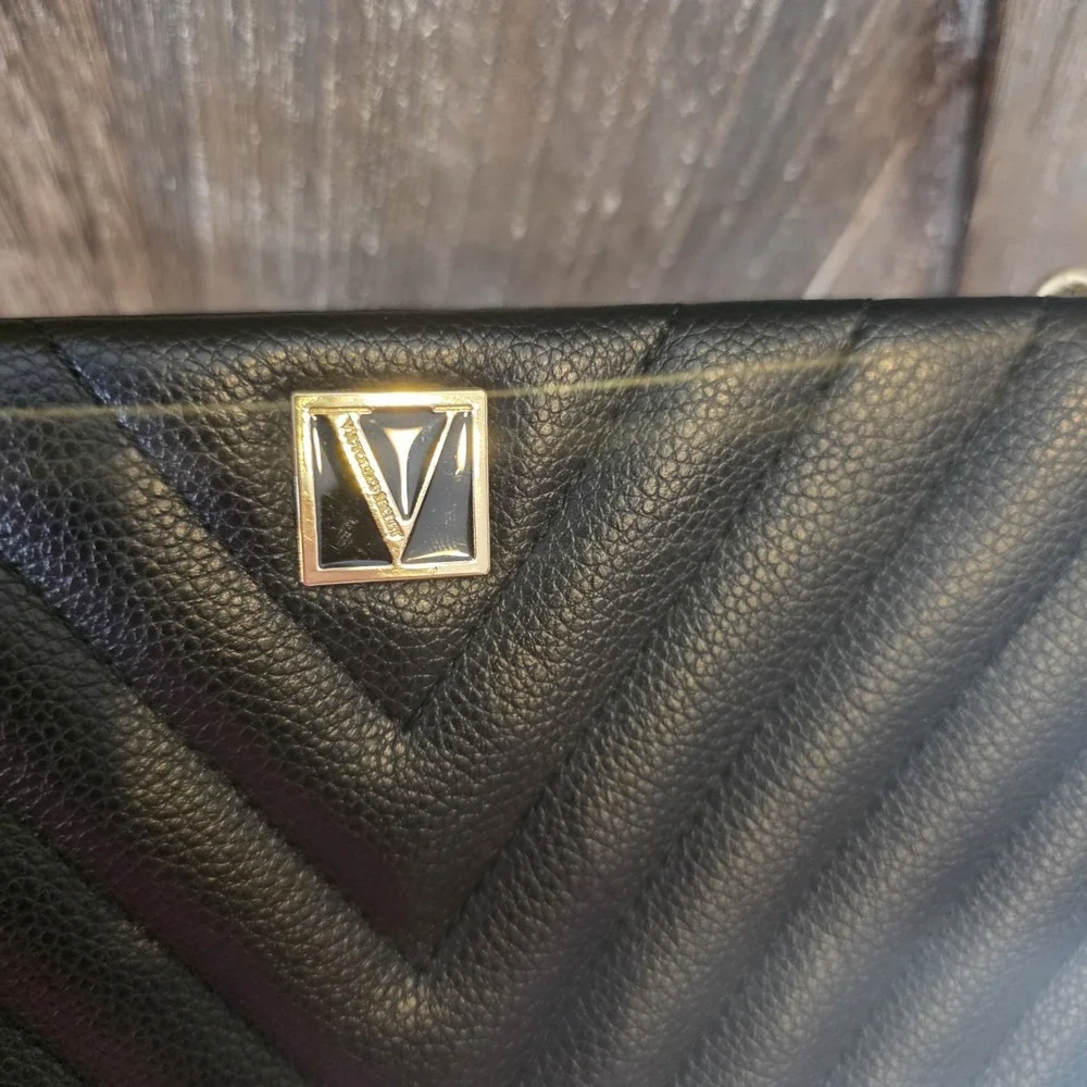 Victoria's Secret Purse Black V-Quilted Top Zip Cross Body Camera‎ Shoulder Bag
